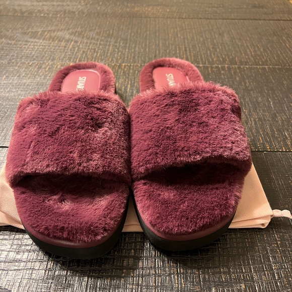 Stuart Weitzman Slides - Picture 1 of 6